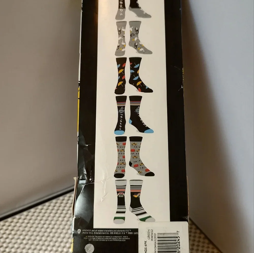 Friends Casual Crew 6 Pairs Socks Fits Shoe Size 8-12 Men's Socks NWT